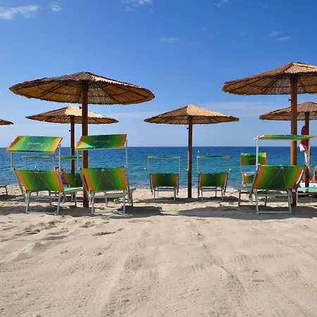 Su Giganti Отель Вилласимиус