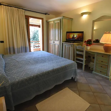 Отель Su Giganti 3*